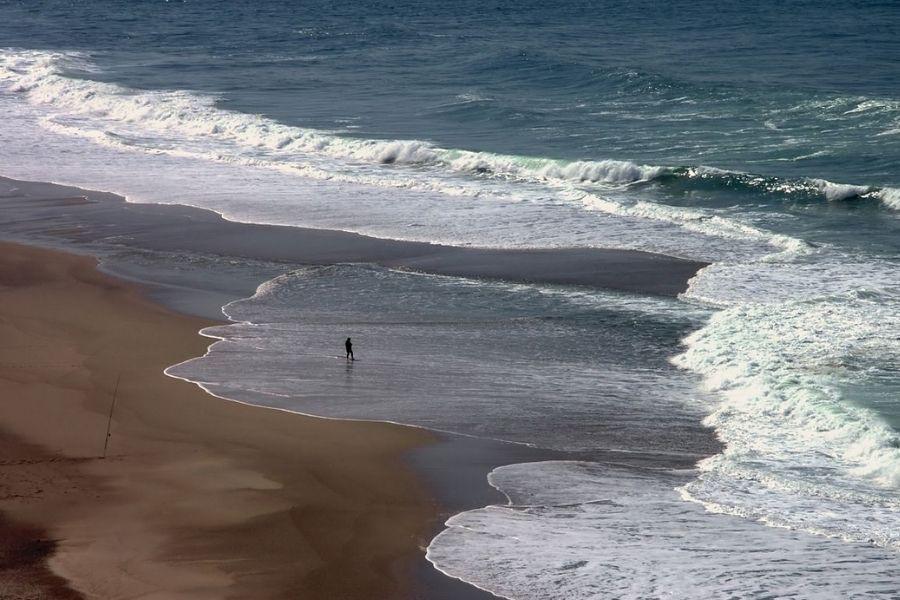 Apa Itu Rip Current yang Kerap Seret Pengunjung Pantai?