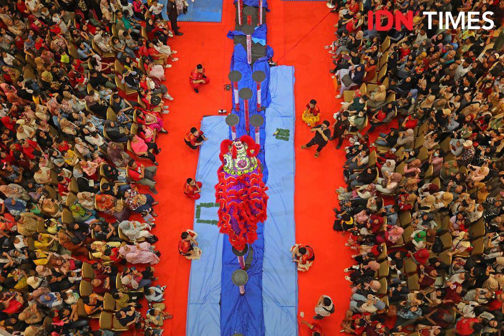 Atraksi Barongsai Tonggak Warnai Perayaan Imlek di Centre Point Mall