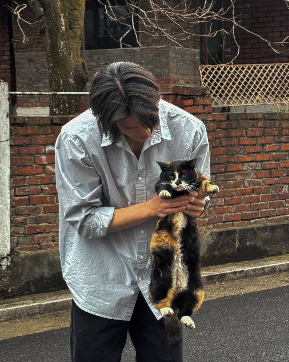 potret outfit pacaran pria ala Korean style (instagram.com/siiiido)