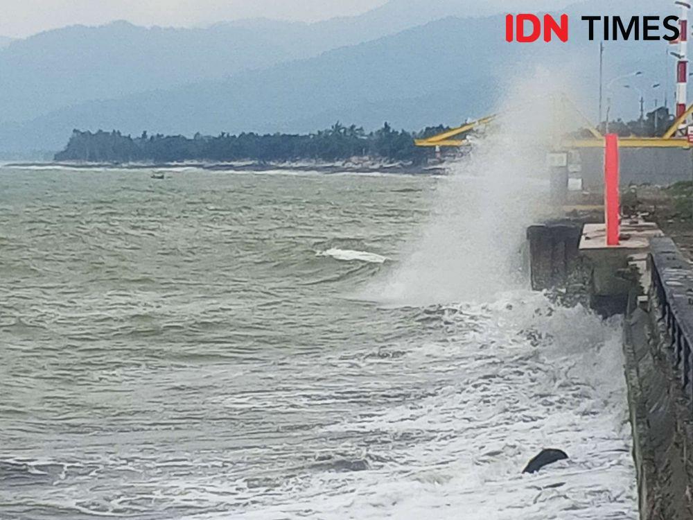 BMKG Peringatkan 21 Wilayah Pesisir Berpotensi Banjir Rob di NTB