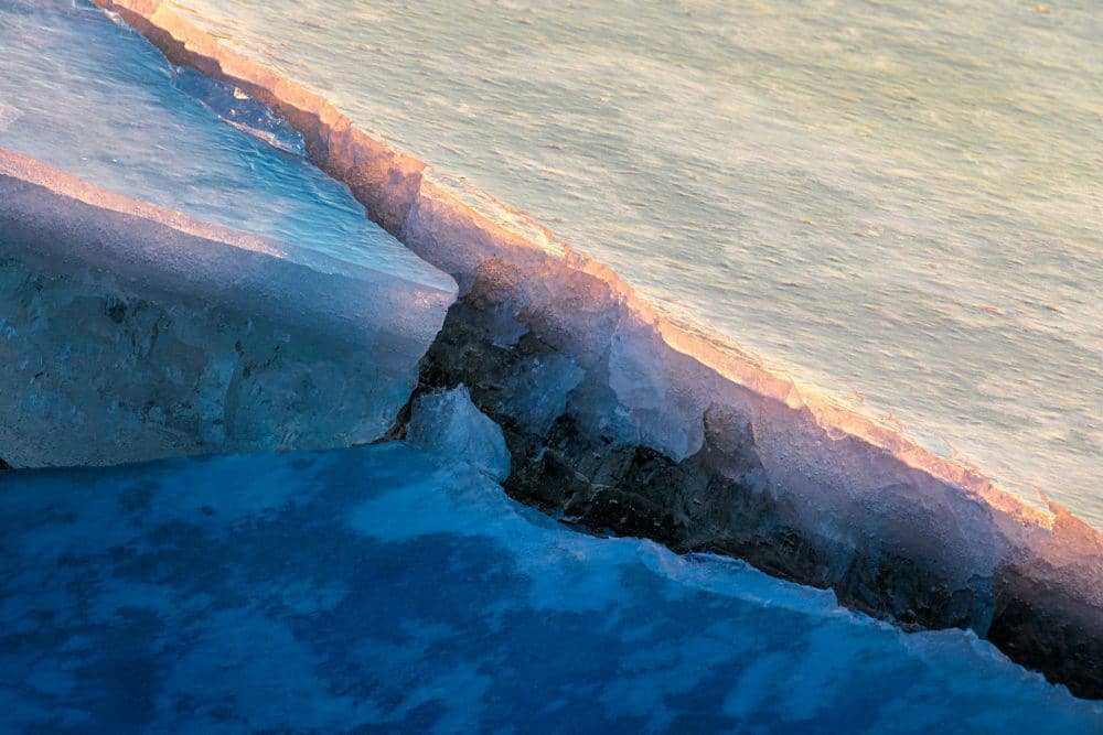 ilustrasi gempa es (unsplash.com/Dave Hoefler)