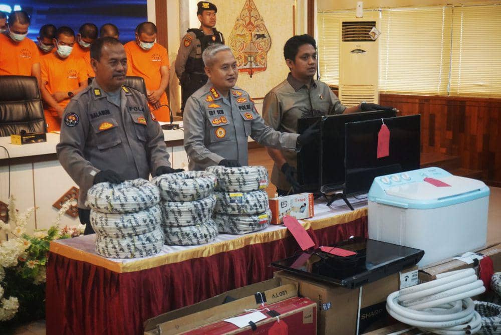 Gasak TV-AC Toko di Tempat Kerja, 15 Karyawan Ditangkap