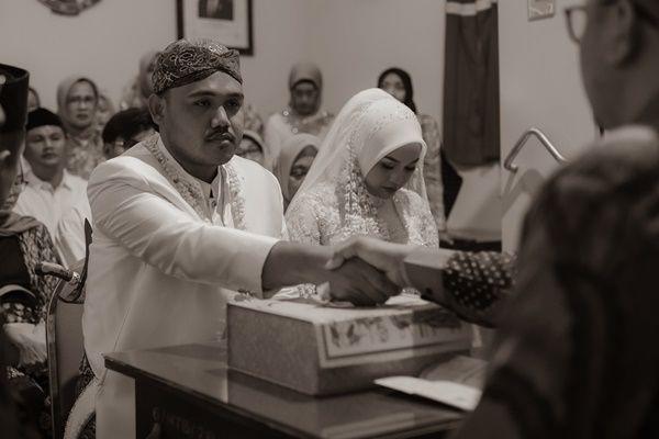 Baru Diunggah, 7 Potret Akad Nikah Salma Salsabil dan Dimansyah di KUA