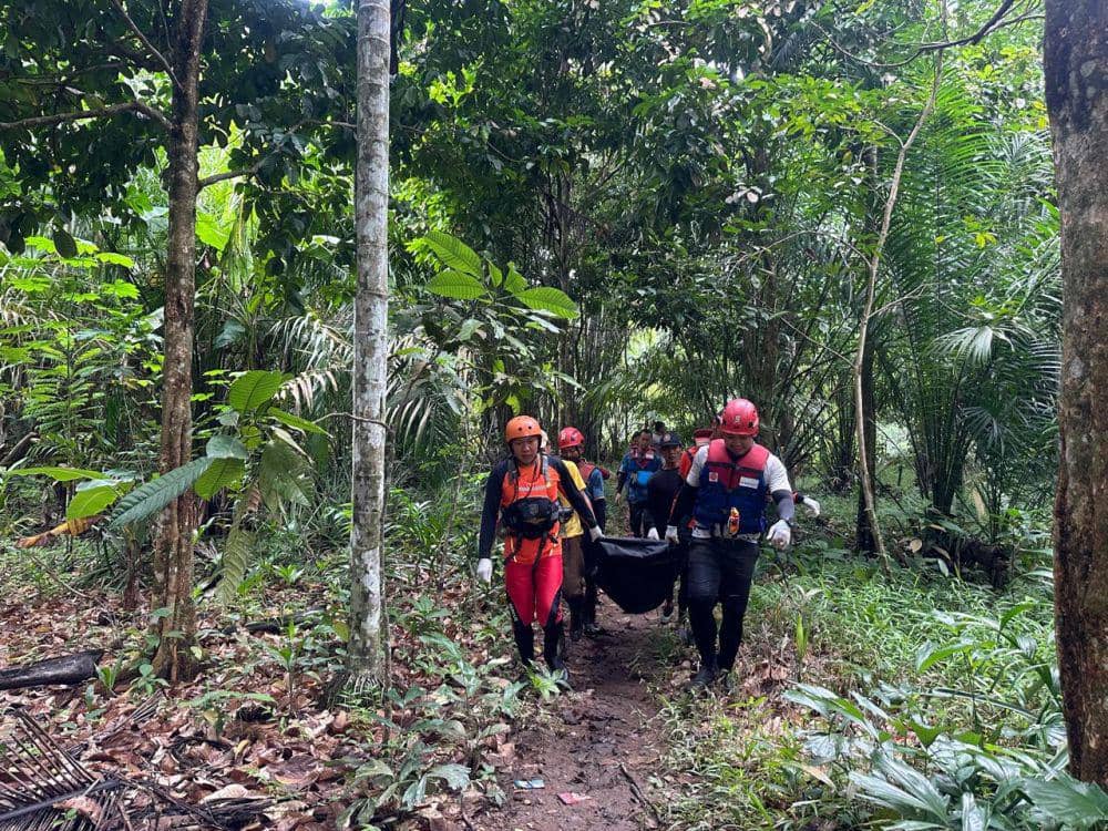 Proses evakuasi korban tenggelam di Sungai Enim (Dok: Basarnas Palembang)