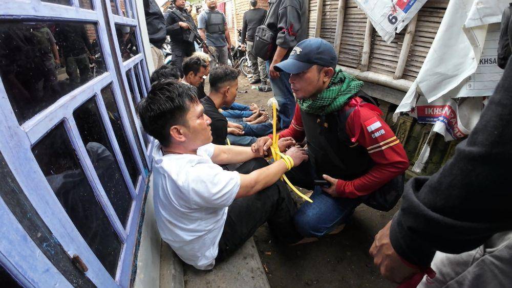 Pelaku penyalahgunaan narkoba yang ditangkap aparat kepolisian saat penggerebekan di Lombok Tengah. (dok. Istimewa)