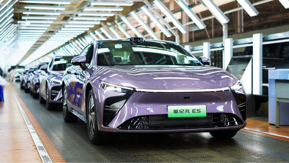 Mobil EREV Chery Exlantix ES Punya Jarak Tempuh 1.645 Kilometer