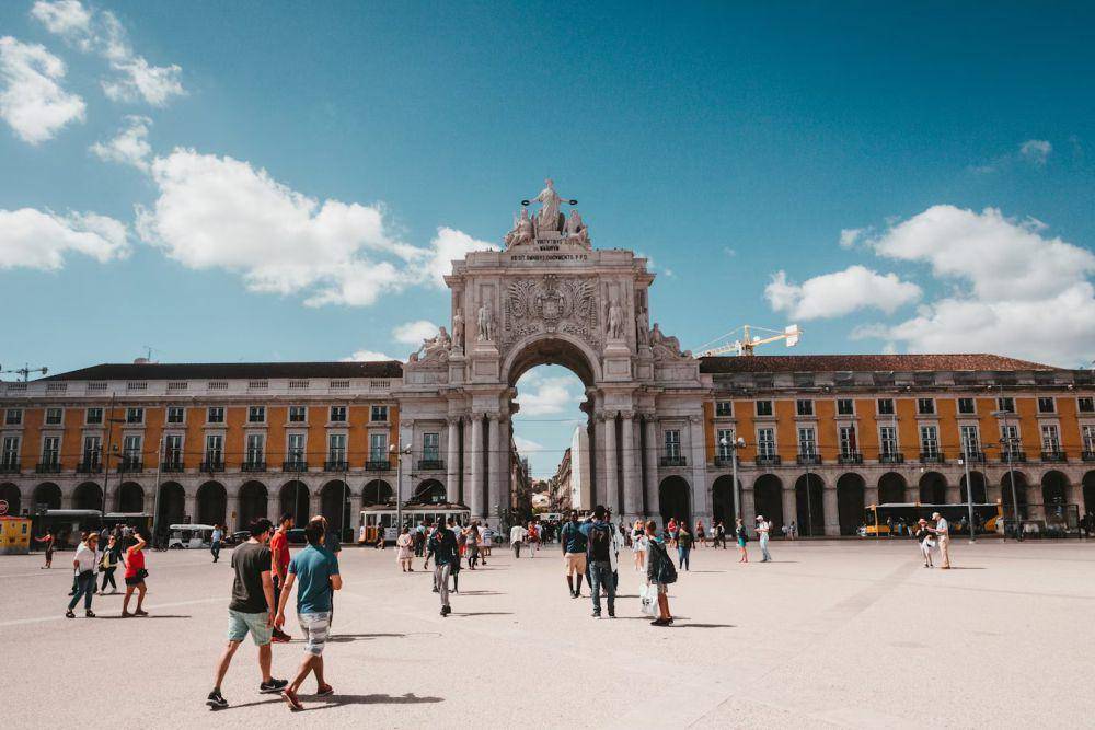 ilustrasi Lisbon (unsplash.com/Claudio Schwarz)
