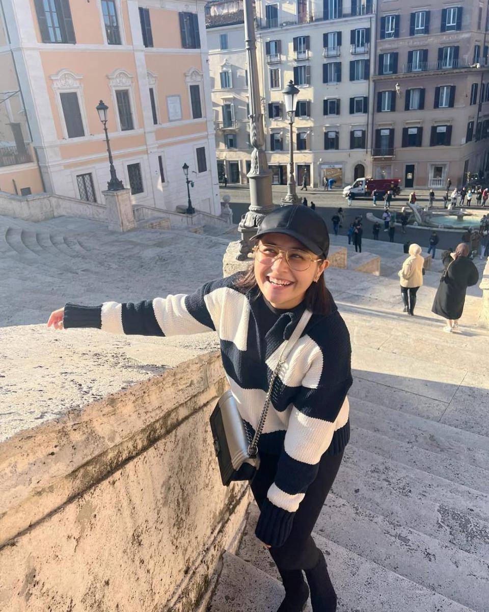 ide outfit knitwear ala Prilly Latuconsina (instagram.com/prillylatuconsina96)