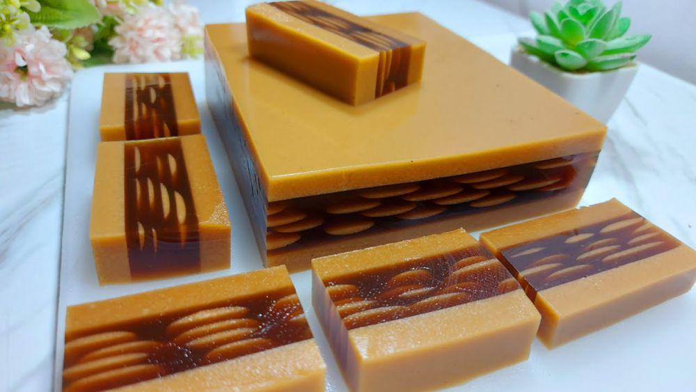 Resep Puding Lapis Santan Gula Merah, Lembut dan Manisnya Pas!