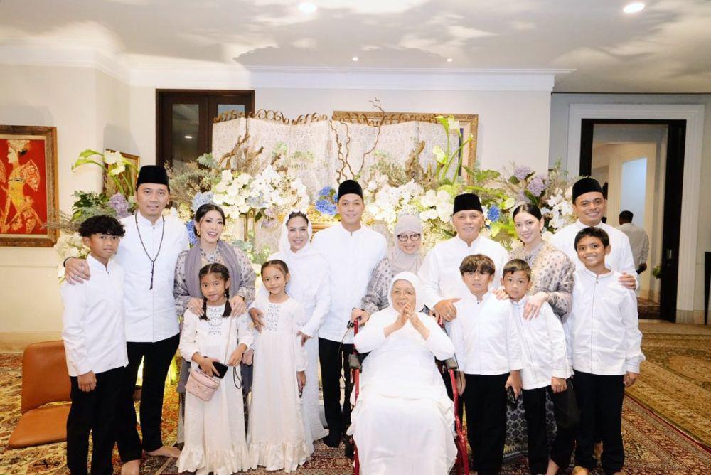 7 Dekorasi Pengajian Pranikah Rasyid Rajasa, Berhias Bunga-bunga!