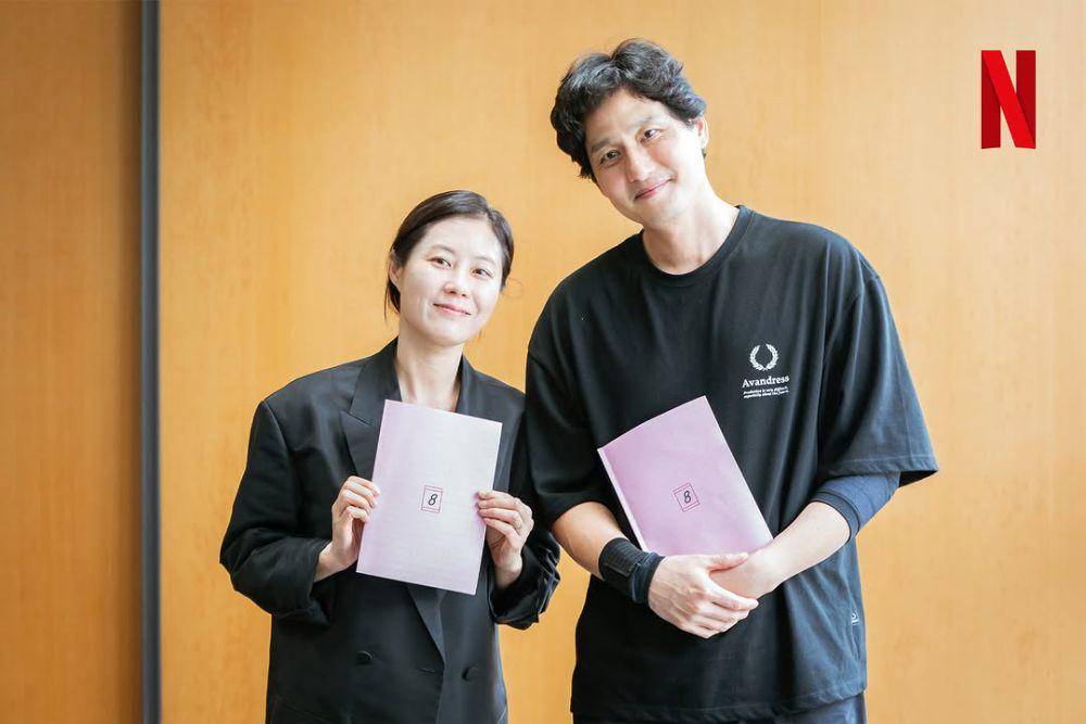 Moon So Ri dan Park Hae Joon di pembacaan naskah drama When Life Gives You Tangerines (dok. Netflix/When Life Gives You Tangerines)