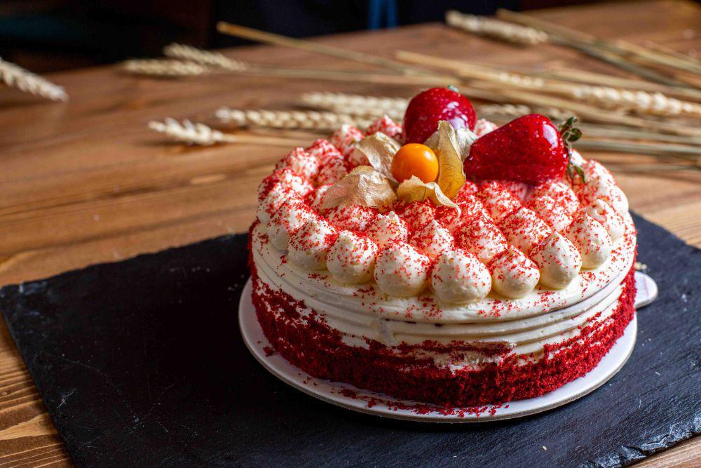 5 Tips Ampuh agar Lapisan Kue Tart Tetap Mulus dan Bebas Retak