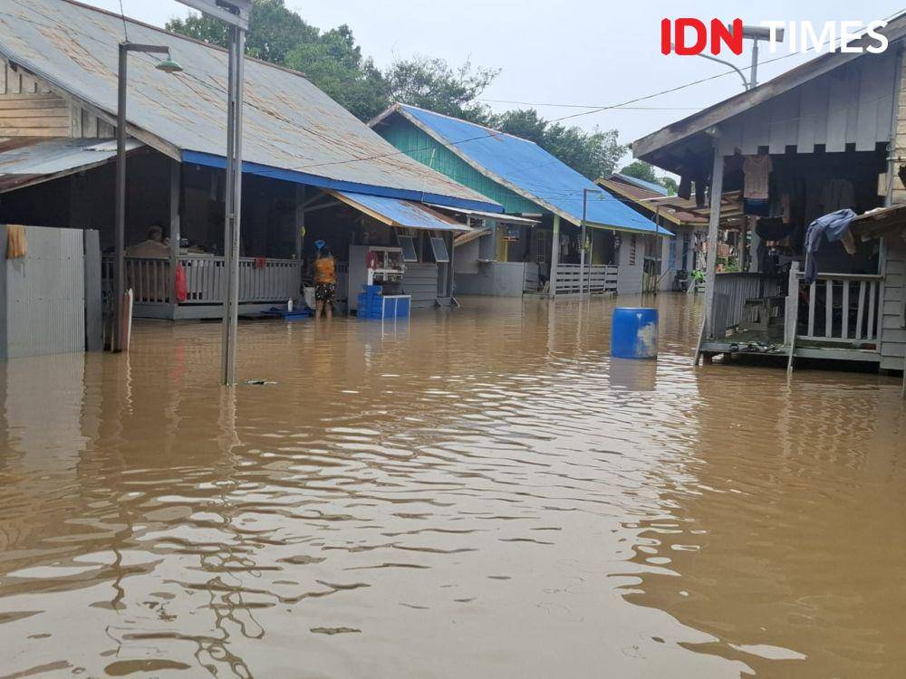 Ketinggian banjir di Dusun Teknik, Desa Masabang sempat mencapai 1,7 meter, pada Minggu (26/1/2025) kemarin . (IDN Times/Erik Alfian)