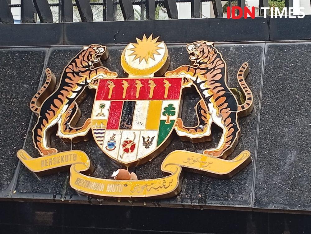 Demo, Buruh Lempar Telur ke Gedung Kedubes Malaysia