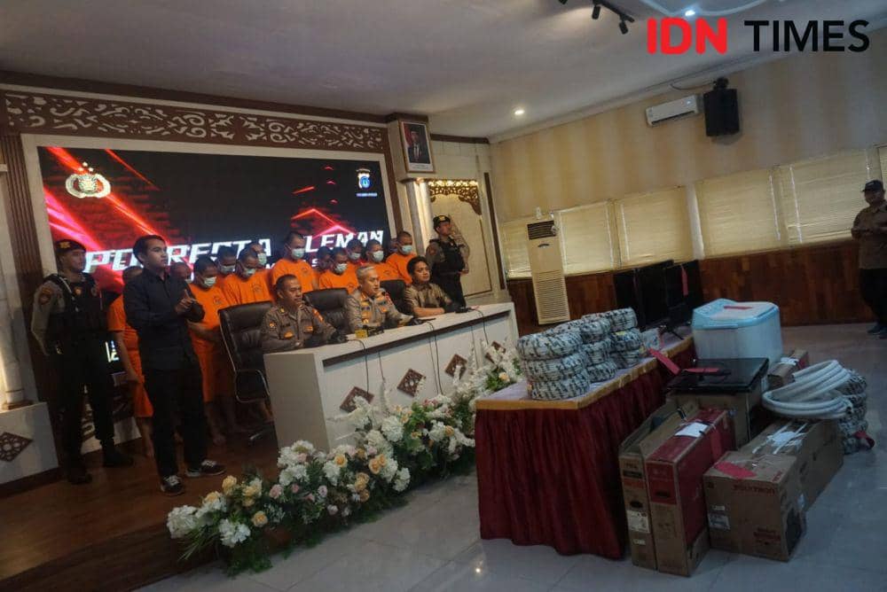 Belasan karyawan toko elektronik ditangkap karena mencuri barang dan menjual barang dari gudang. (IDN Times/Tunggul Damarjati)