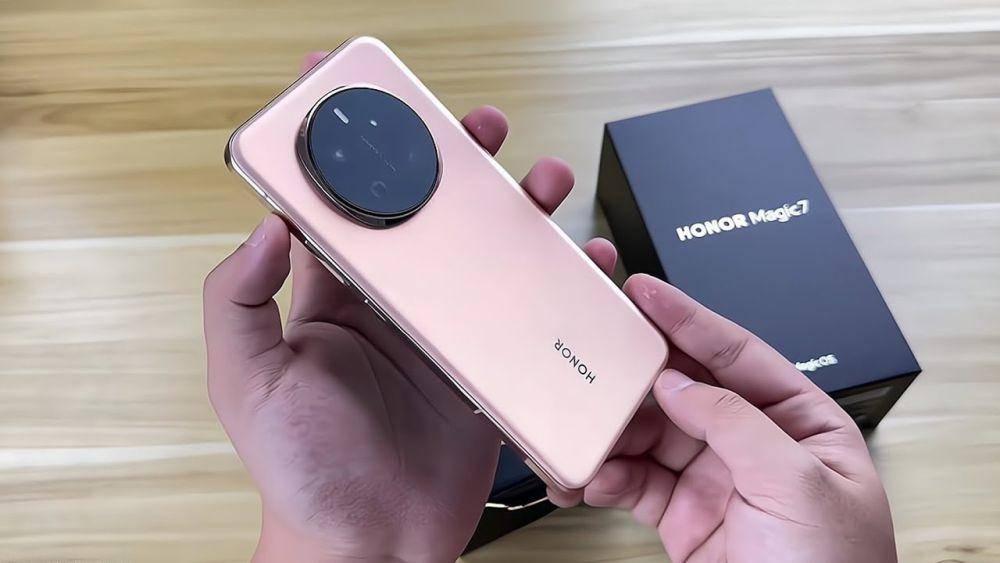 potret HONOR Magic7 5G (dok. Youtube.com/Zahar Mobile Review)