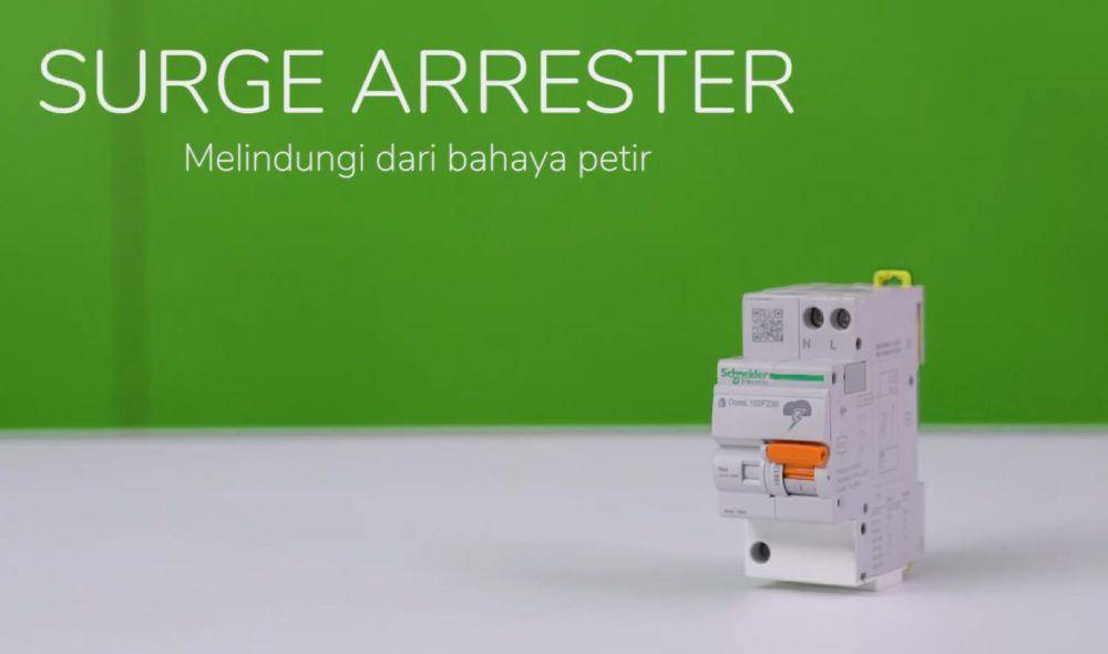 potret surge arrester Schneider Electric (dok. Youtube.com/Schneider Electric Indonesia)
