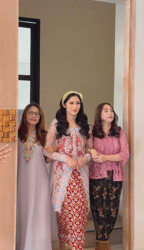 potret pengajian dan siraman Ochi Rosdiana jelang menikah (instagram.com/farahcarpetsofficial)
