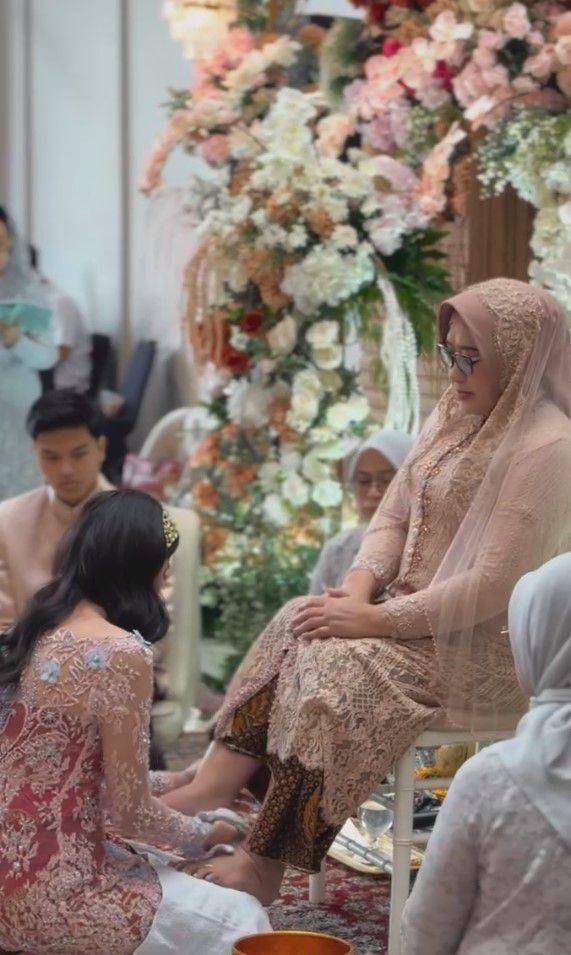 potret pengajian dan siraman Ochi Rosdiana jelang menikah (instagram.com/farahcarpetsofficial)