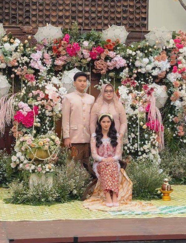 potret pengajian dan siraman Ochi Rosdiana jelang menikah (instagram.com/farahcarpetsofficial)