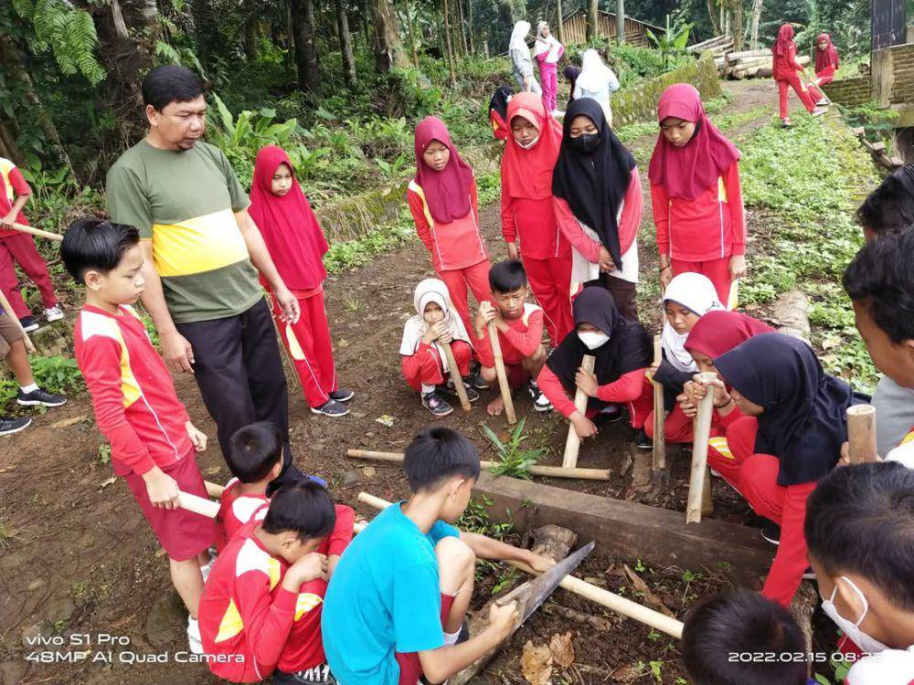 potret anak-anak bermain gatrik (instagram.com/ade_sapi_17)