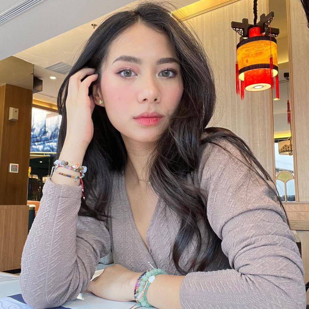 ide makeup hangout ala Abel Cantika (instagram.com/abellyc)