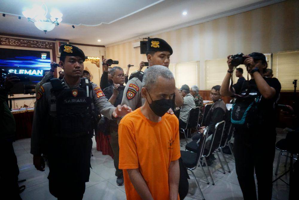 Pelaku penganiayaan ibu kandung di Sleman ditangkap polisi. (IDN Times/Tunggul Damarjati)