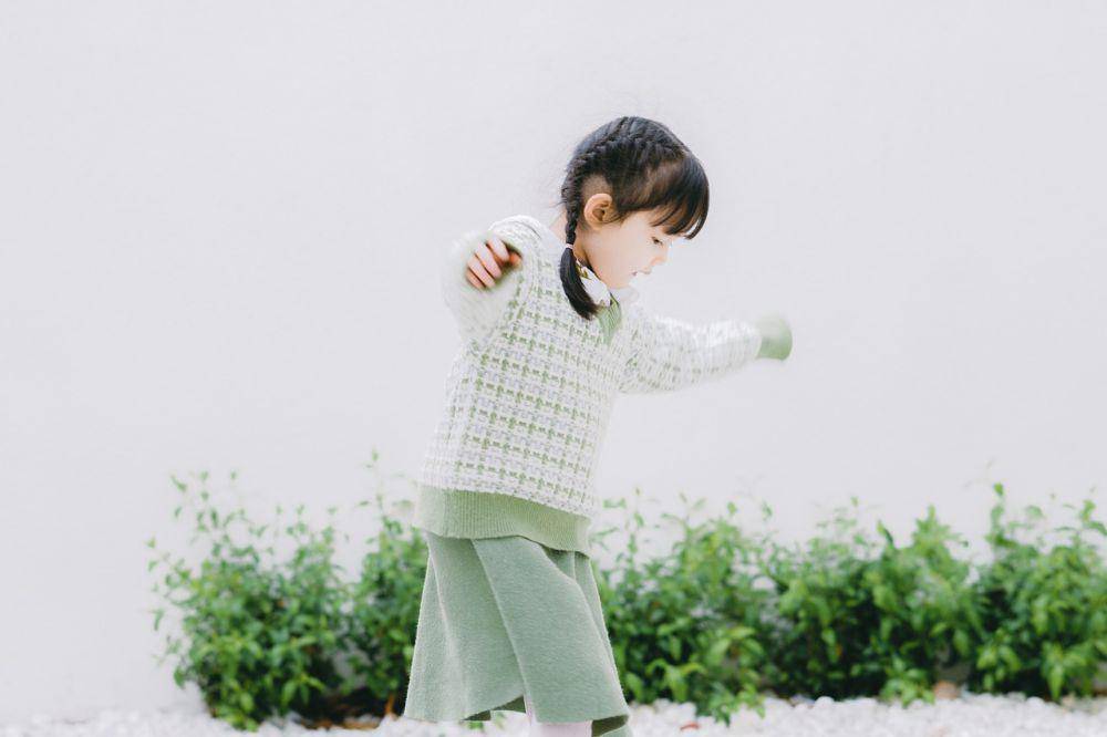 ilustrasi anak berjalan satu kaki (pixabay.com/ymyphoto)