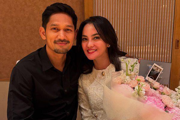 7 Potret Anniversary Ke-4 Ibnu Jamil dan Ririn Ekawati, Romantis!