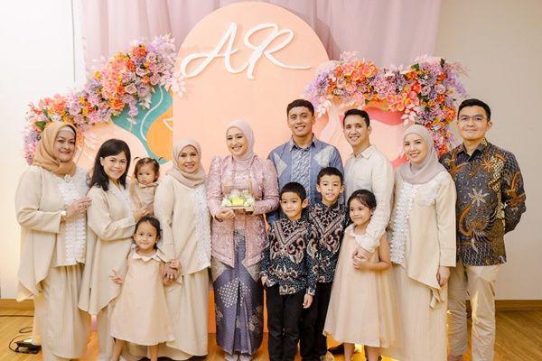 Digelar Sederhana, 7 Potret Lamaran Arfianty Adik Tya Ariestya