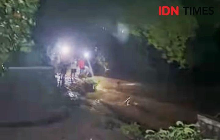 Pilu! Seorang Anak Difabel di Dompu Hanyut Terseret Arus Sungai