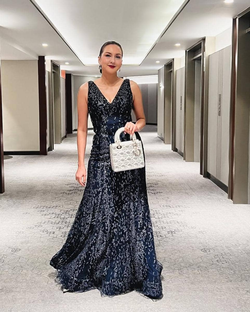 potret ide OOTD yang elegan ala Donna Agnesia