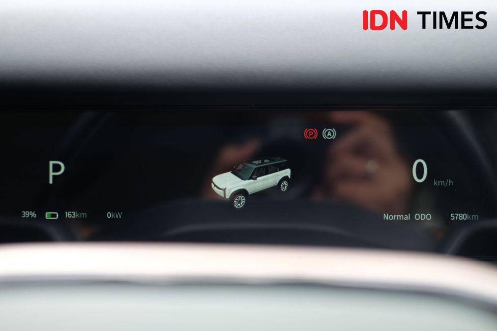 Panel instrumennya berukuran 9 inci (IDN Times/Fadhliansyah)