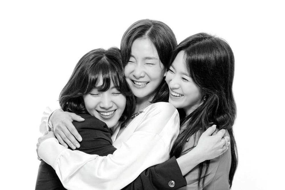 potret Song Hye Kyo bersama Choi Hee Seo dan Park Hyo Joo (instagram.com/kyo1122)