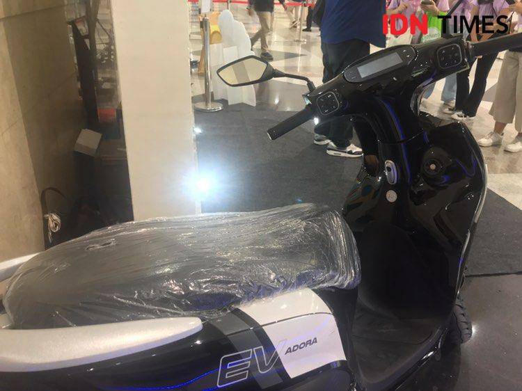 Potret motor listrik hasil karya para alumni BINUS University di Indonesia International Education and Training Expo & Conference (IIETE) 2025 yang berlangsung pada 23-26 Januari 2025. (IDN Times/Hani Safanja)
