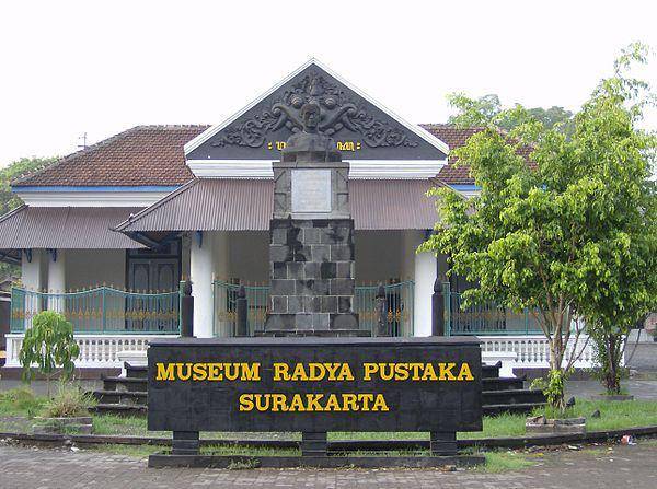 Museum Radya Pustaka (https://jv.wikipedia.org/)