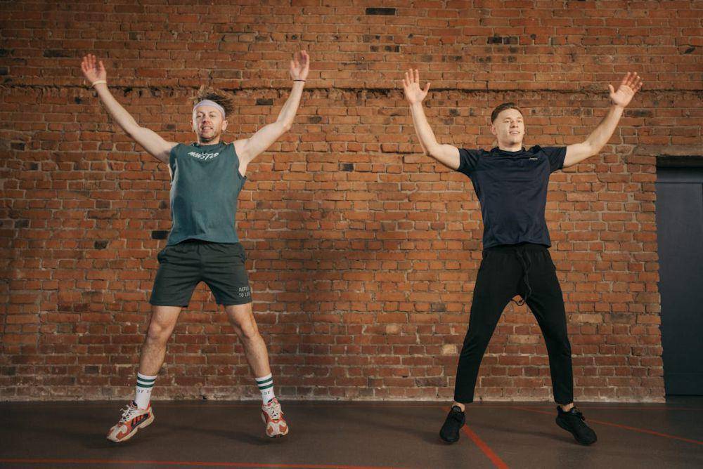 potret jumping jack (pexels.com/Pavel Danilyuk)