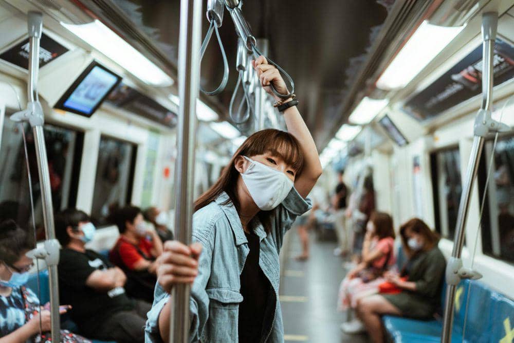 ilustrasi berada di transportasi umum (pexels.com/Ketut Subiyanto)