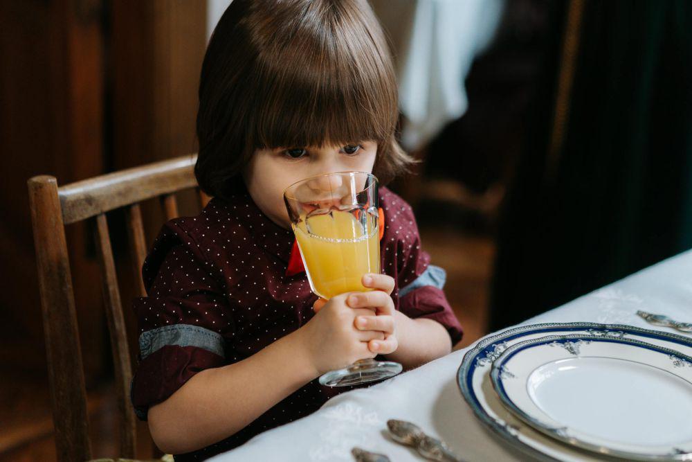 5 Cara Kreatif Mengajak Anak Menghindari Minuman Manis Tanpa Drama