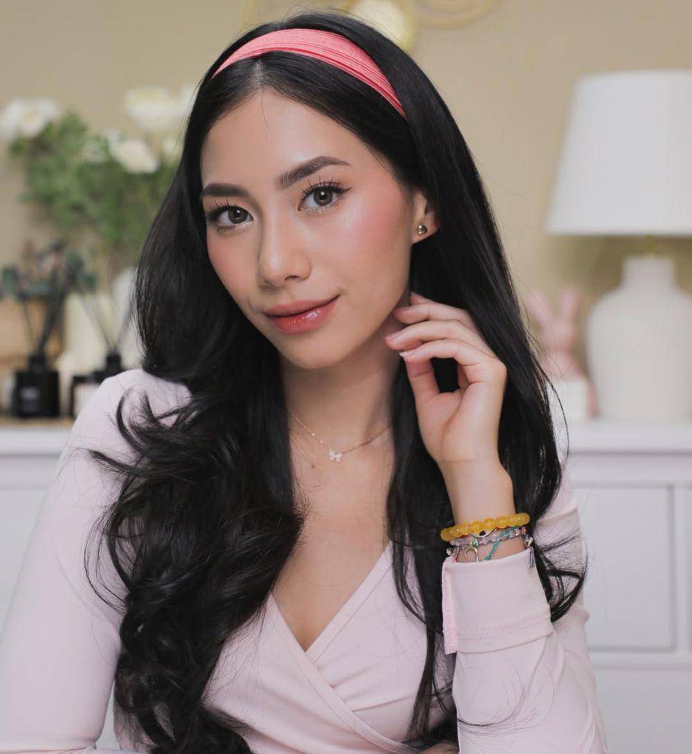 ide makeup hangout ala Abel Cantika (instagram.com/abellyc)