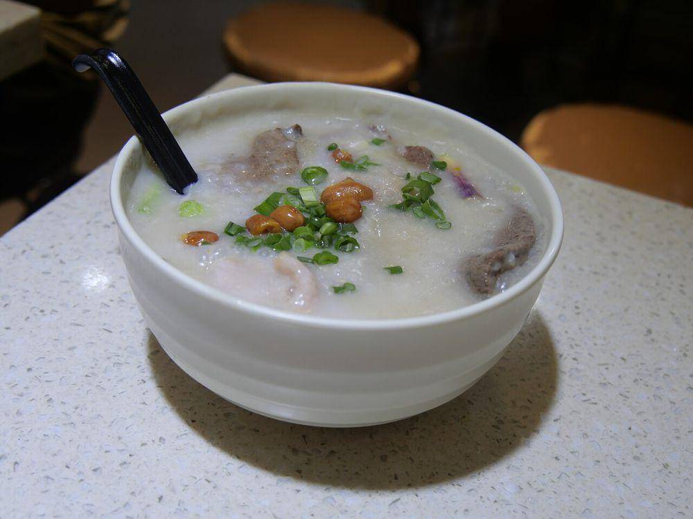 bubur chinese food (commons.wikimedia.org/Peachyeung316)