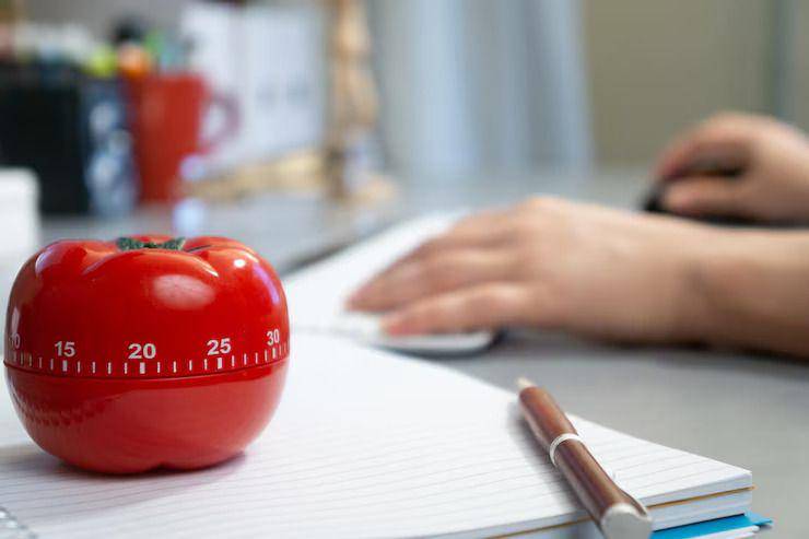 ilustrasi teknik pomodoro (Freepik.com/ wirestock_creators)