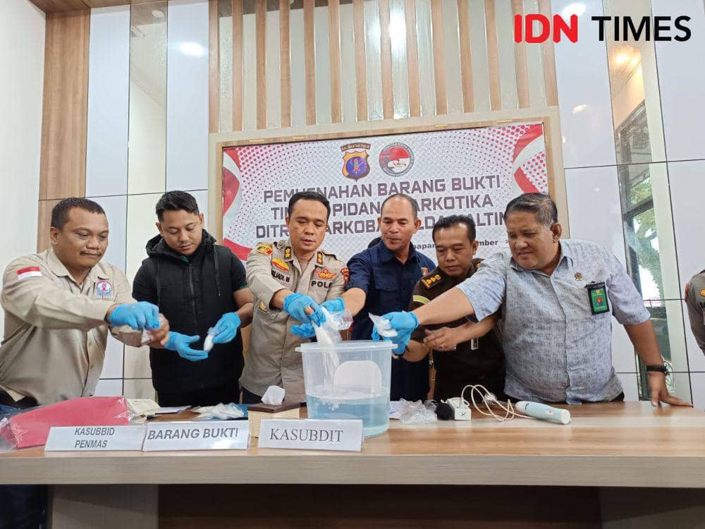 Pemusnahan barang bukti sabu hasil pengungkapan kasus di Berau oleh Polda Kaltim. (IDN Times/Erik Alfian)