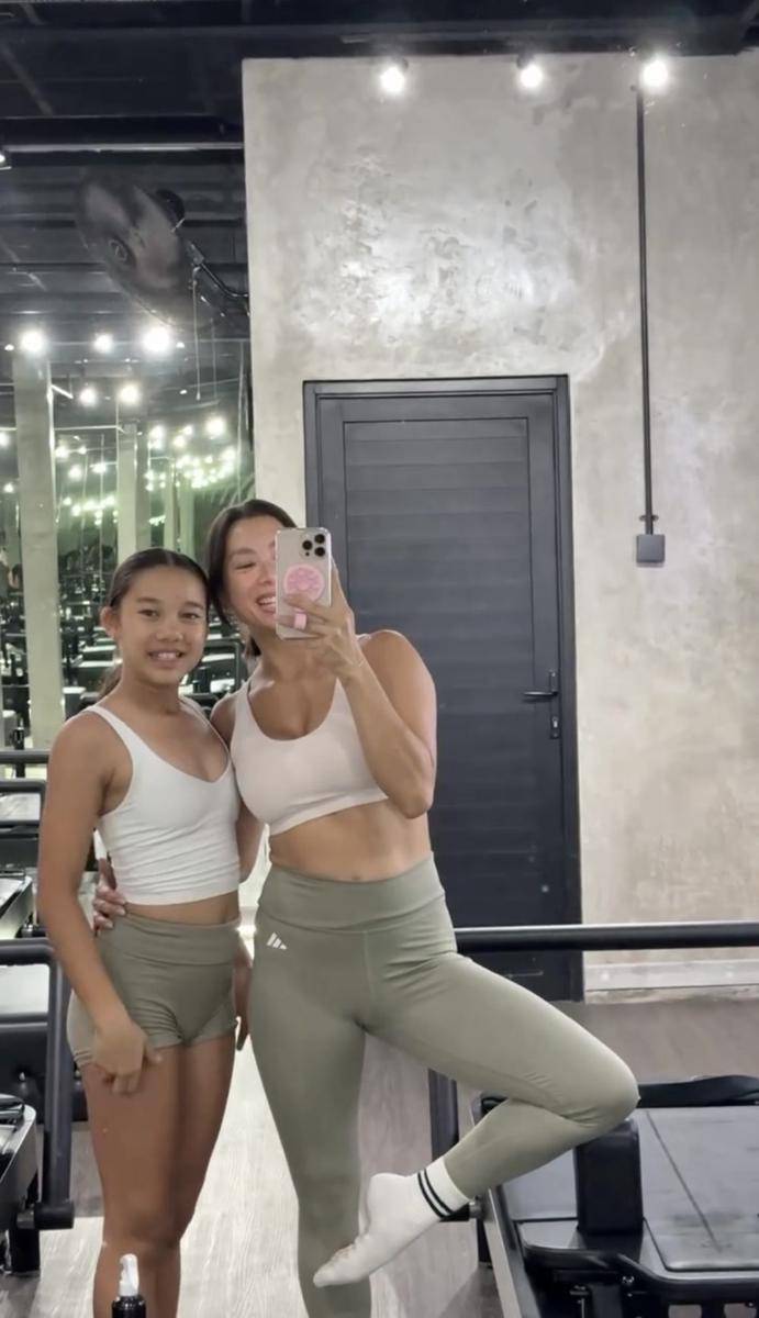 Jennifer Bachdim dan Kiyomi pilates bareng (instagram.com/jenniferbachdim)