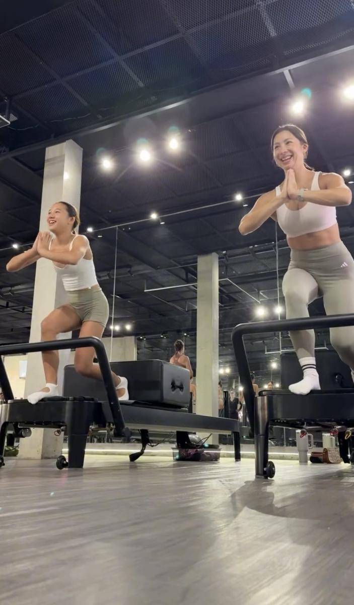 Jennifer Bachdim dan Kiyomi pilates bareng (instagram.com/jenniferbachdim)