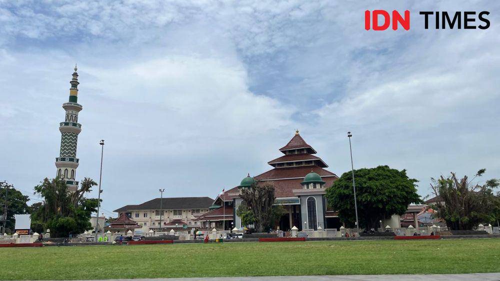 Masjid Agung Darussalam Cilacap (IDN Times/Ridwan Aji Pitoko)
