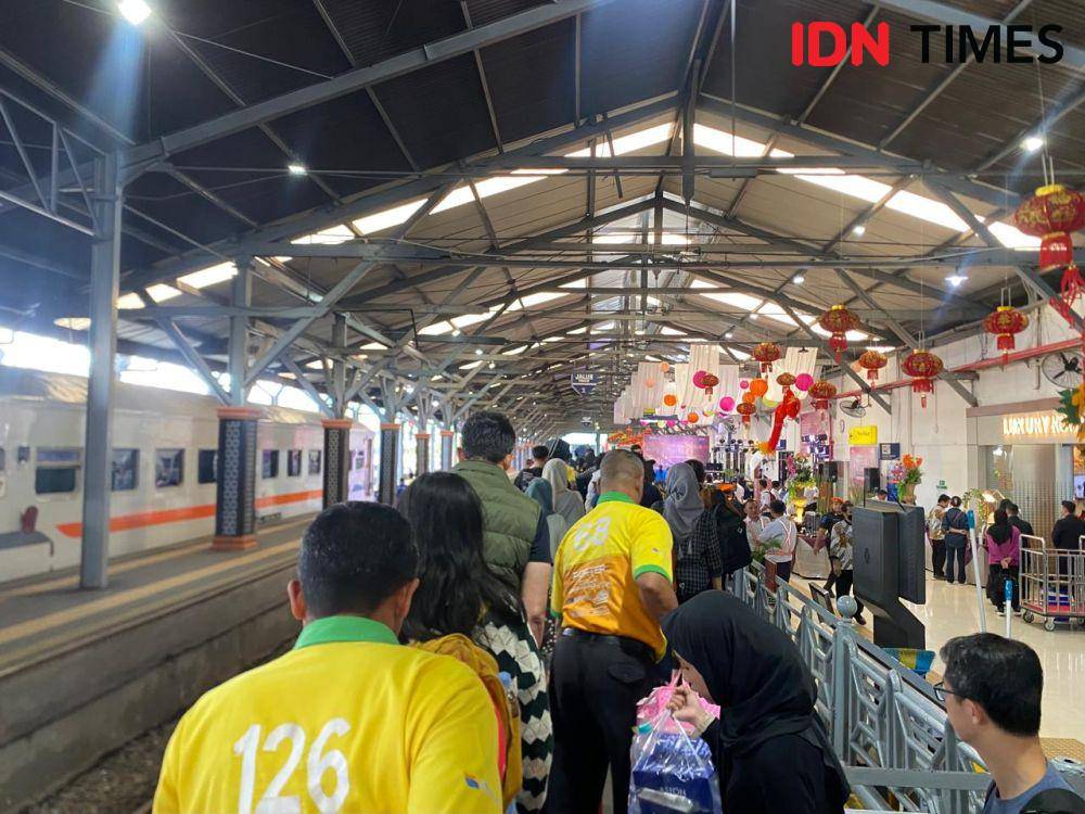 Ilustrasi stasiun Surabaya Pasarturi Surabaya. (IDN Times/Khusnul Hasana)