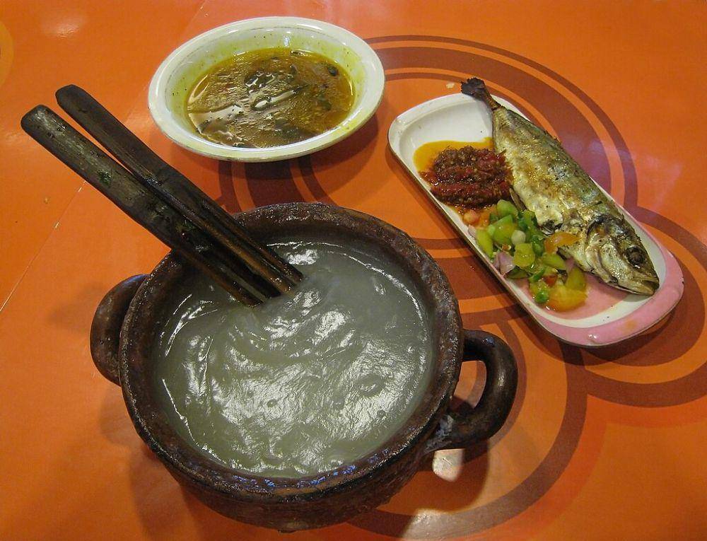 papeda (commons.wikimedia.org/Gunawan Kartapranata)