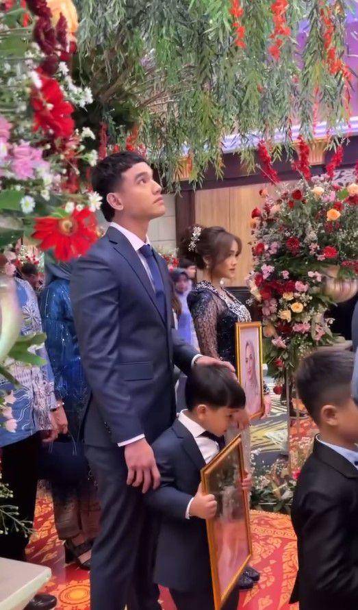 keluarga di pernikahan Frans Faisal (Instagram.com/dewizuhriati)