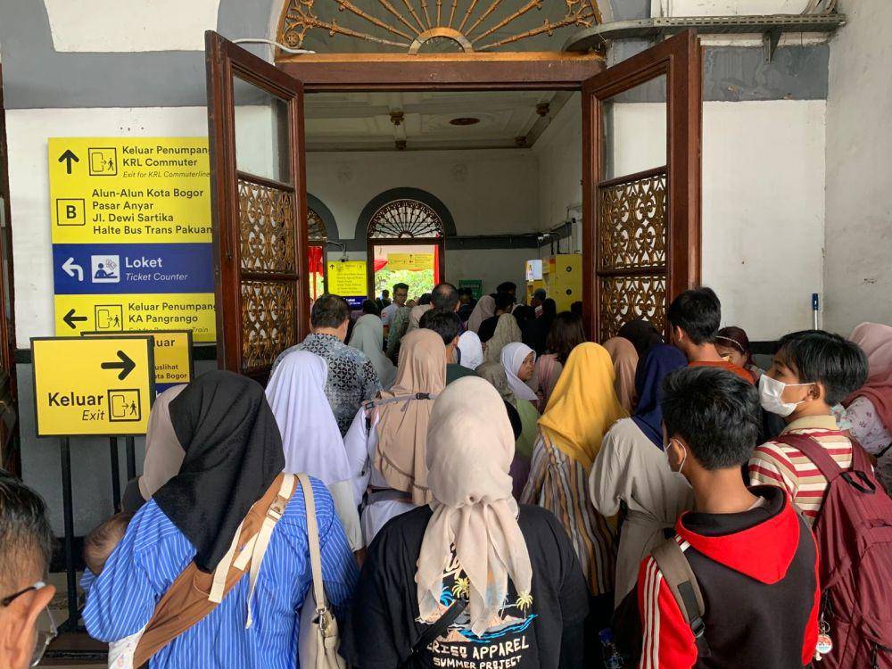 Suasana stasiun Sukabumi (IDN Times/Istimewa)